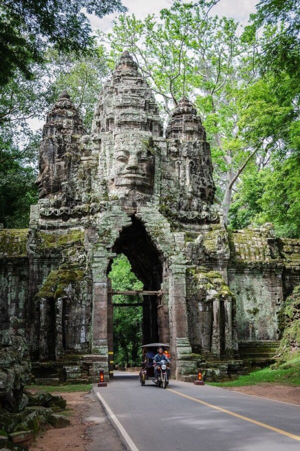 Angkor Wat Small Sunrise Private tour & Free Breakfast - Image 2