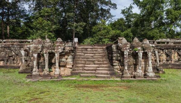 Angkor temple sunrise small private tour by Tuk Tuk - Image 9