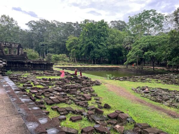 Angkor Wat Small Sunrise Private tour & Free Breakfast - Image 14