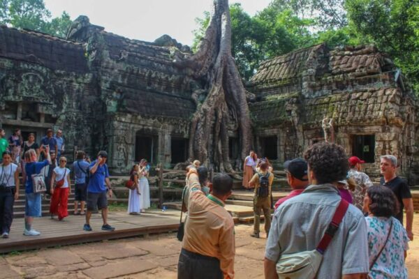 Angkor Wat Small Tour Sunrise Free Breakfast and Kampong Phluk Sunset - Image 9