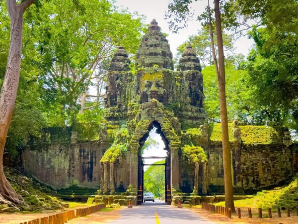Angkor temple sunrise small private tour by Tuk Tuk - Image 5