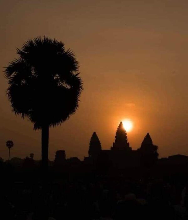 Angkor Wat Small Tour Sunrise Free Breakfast and Kampong Phluk Sunset