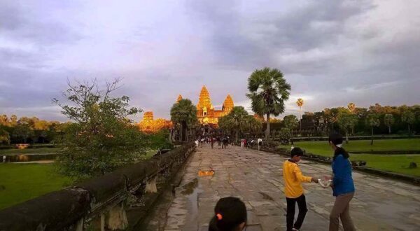 Angkor Wat Small Tour Sunrise Free Breakfast and Kampong Phluk Sunset - Image 10