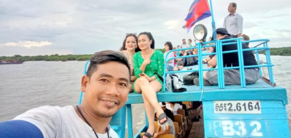 Afternoon Kampong Phluk floating Village and Tonle Sap Sunset Private Tour - Image 6