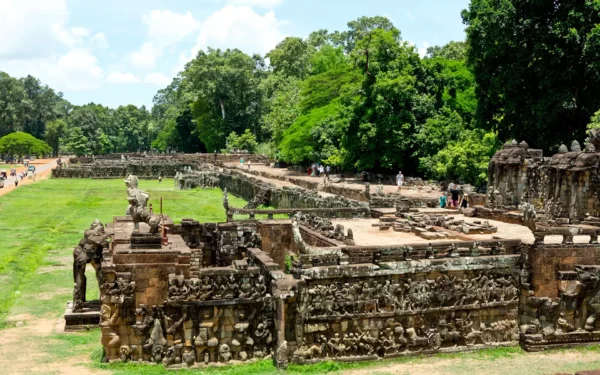 Angkor Wat Small Sunrise Private Tour Free Breakfast and Kompong Phluk Sunset - Image 12